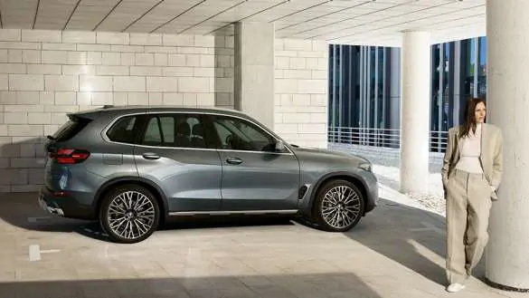 Intérieur spacieux du BMW X5 avec sièges en cuir et finition haut de gamme