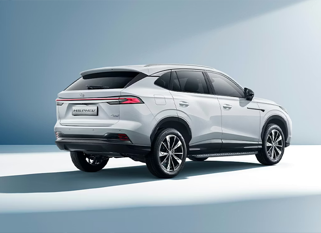 Vue arrière du MG EHS PHEV en extérieur, couleur bleue