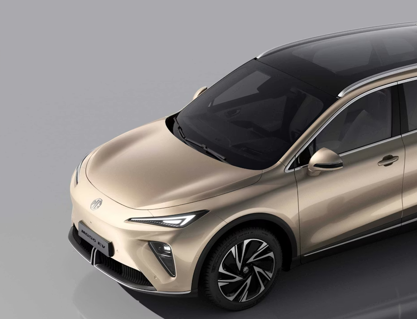 Vue avant du MG S6 EV sur fond sombre