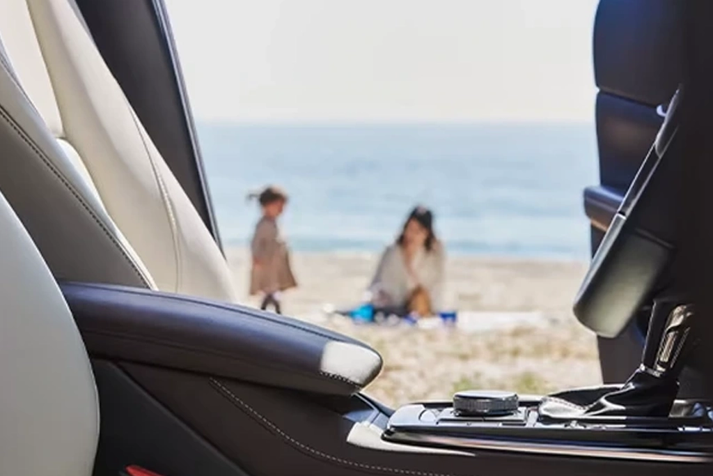 Intérieur du Mazda CX-30 avec finitions premium et écran central