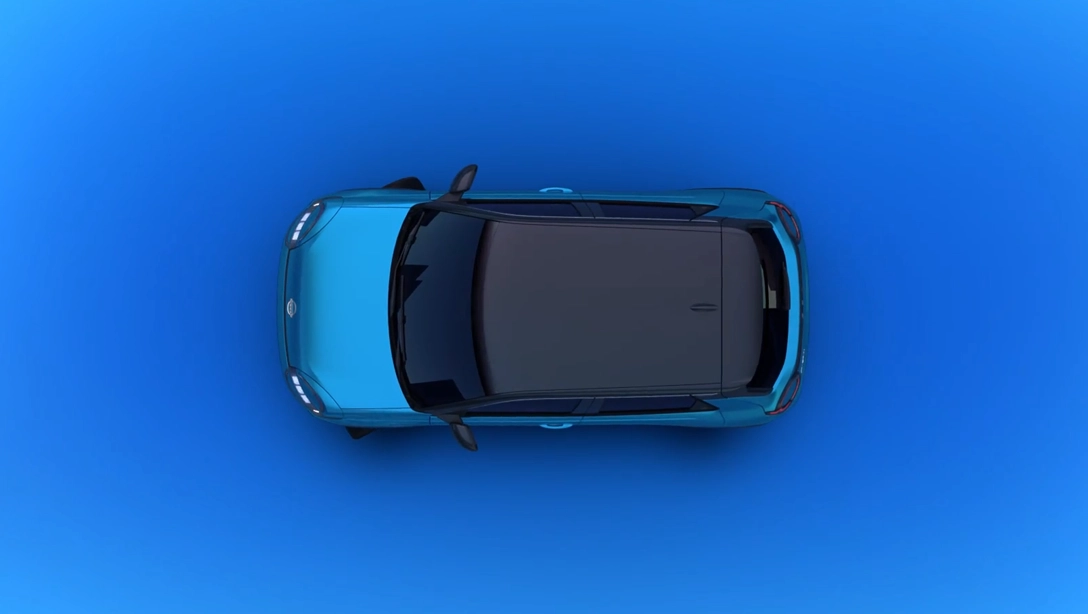 Vue avant dynamique de la Nissan Micra essence sur fond sombre